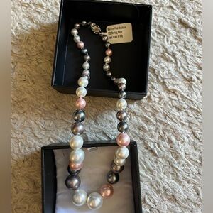 Multi color pearl necklace